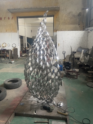 مجسمه انتزاعی فولاد ضد زنگ در فضای باز ویژگی آب استخر مجسمه تزئینی